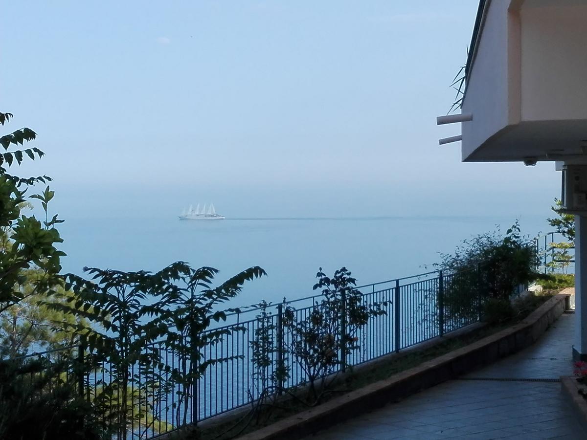 Bed and Breakfast La Nave Sul Mare Di Taormina Летоянни Экстерьер фото