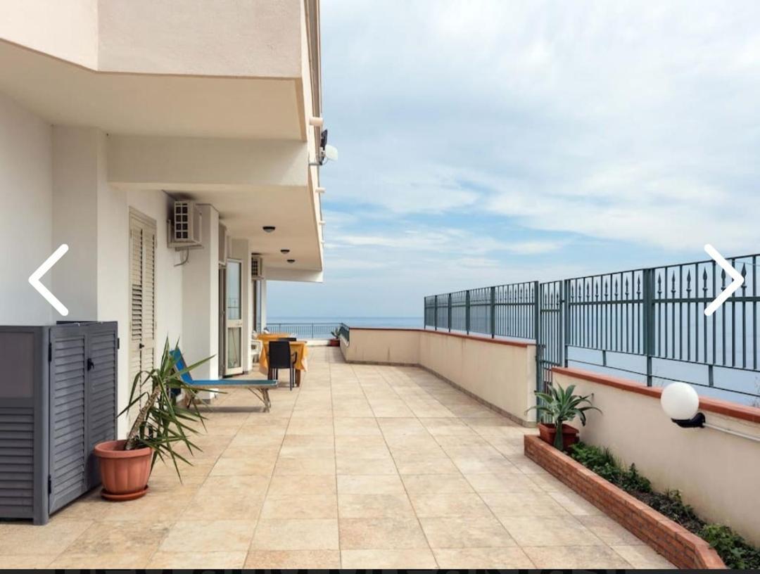 Bed and Breakfast La Nave Sul Mare Di Taormina Летоянни Экстерьер фото